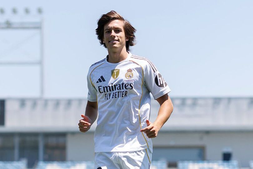 Alvaro Carreras resmi berseragam Real Madrid.